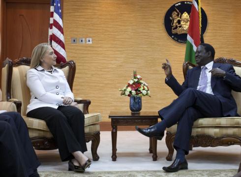 Clinton in Kenya to press democracy